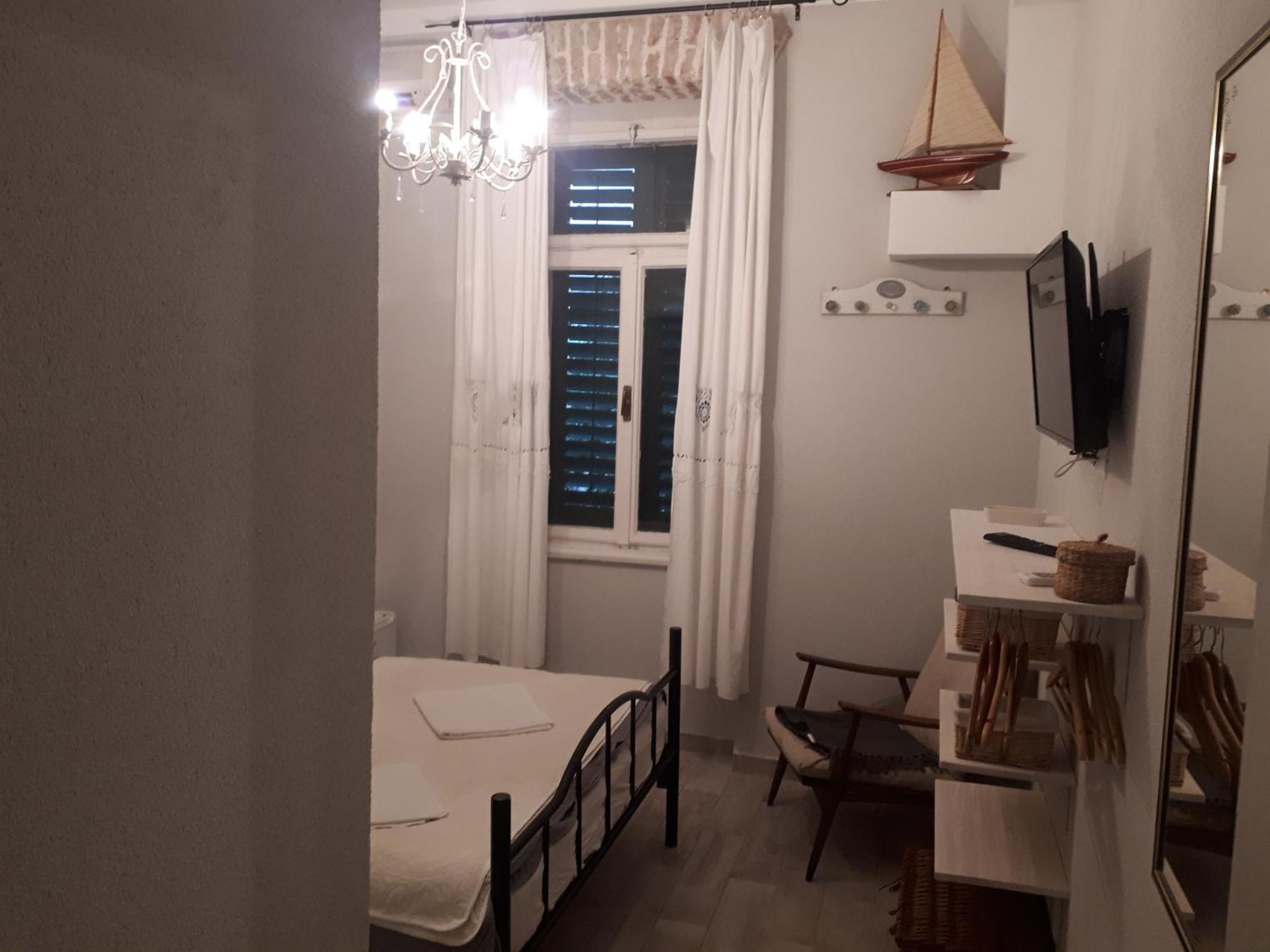ホテル House Grabic ティヴァト 部屋 写真