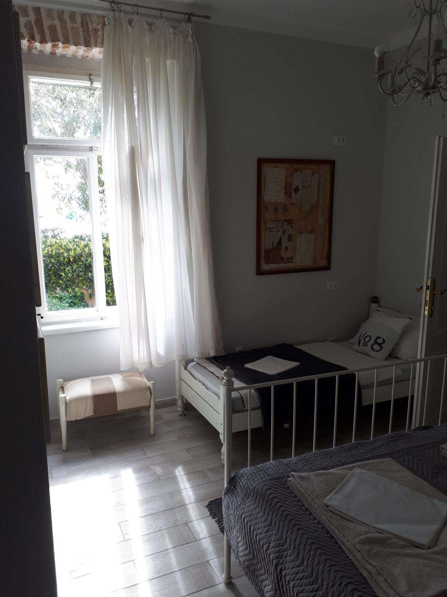 ホテル House Grabic ティヴァト 部屋 写真