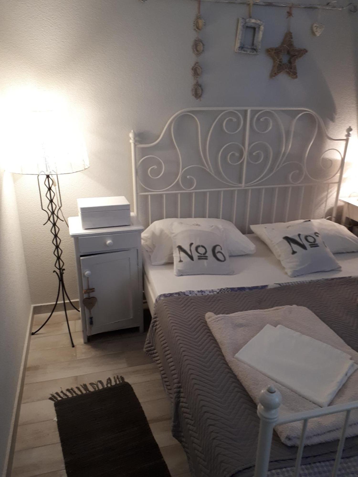 ホテル House Grabic ティヴァト 部屋 写真